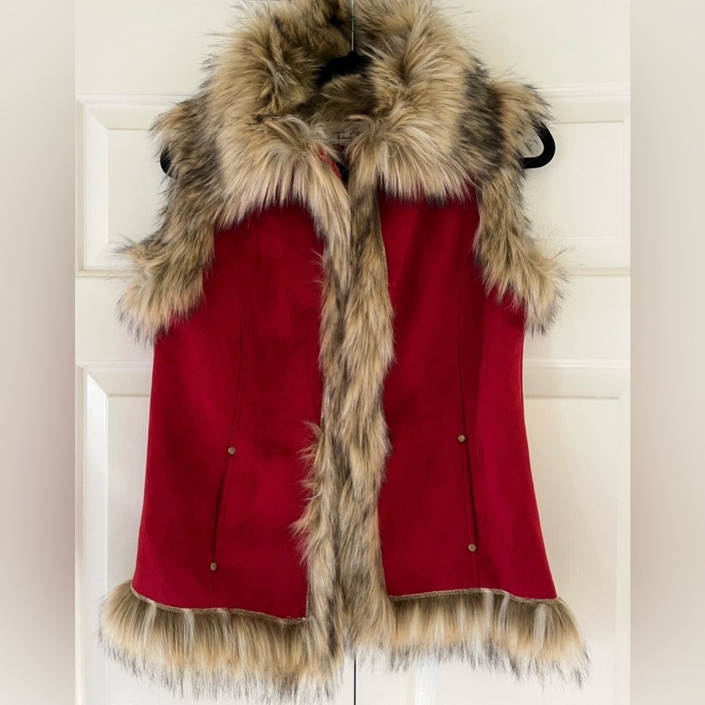 Tasha Polizzi Suede Faux Fur Vest Size Small
Red